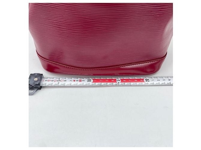 Borsa a Spalla Louis Vuitton Noe BB - Rosso - vista 4