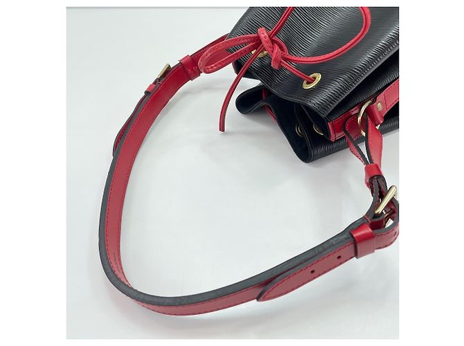 Borsa a tracolla Louis Vuitton Noe in nero - vista 10