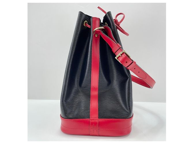 Borsa a tracolla Louis Vuitton Noe in nero - vista 6