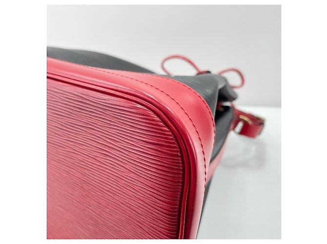 Borsa a tracolla Louis Vuitton Noe in nero - vista 9