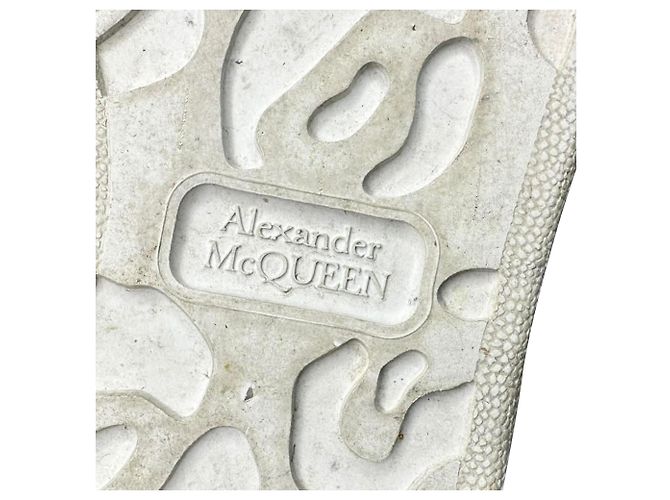 Sneakers Oversized Alexander McQueen in pelle di vitello nera Nero - vista 12
