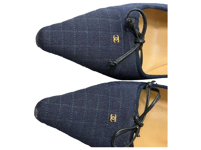 Timeless Décolleté Chanel con dettaglio fiocco CC in cotone blu navy - vista 10