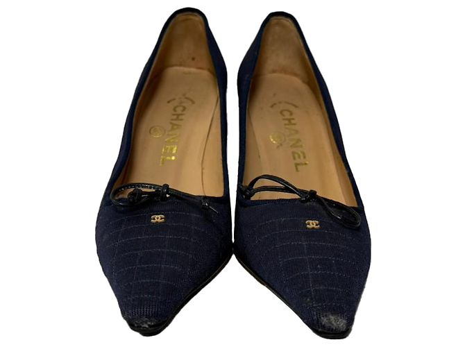 Timeless Décolleté Chanel con dettaglio fiocco CC in cotone blu navy - vista 2