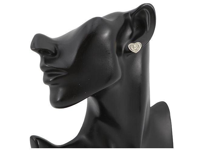 Chanel Coco Mark Metall-Herzstecker-Ohrringe Weiß - Ansicht 4