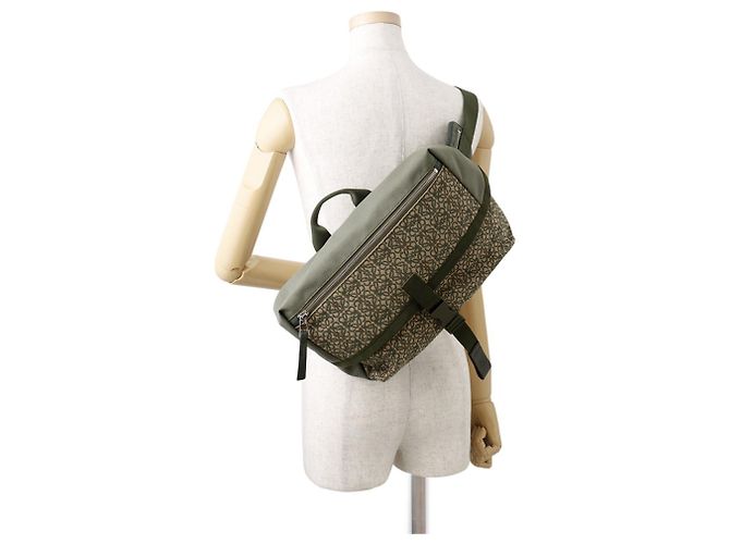 Borsa Loewe Postman Sling Anagram Canvas Verde Cachi - vista 5