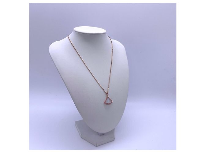 Collana Bvlgari Bulgari in madreperla e diamanti a ventaglio oro rosa 18K D'oro - vista 2