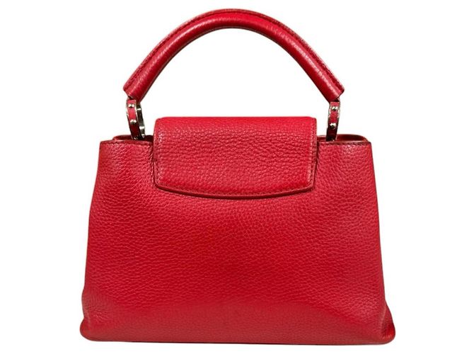 Borsa a tracolla Louis Vuitton Capucines BB in pelle Taurillon Rosso - vista 3
