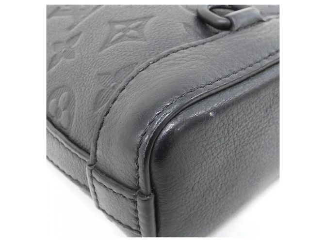 Noe Borsa a tracolla Louis Vuitton Monogram Shadow Noé Sling Nero - vista 3