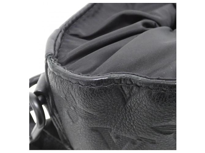 Noe Borsa a tracolla Louis Vuitton Monogram Shadow Noé Sling Nero - vista 4