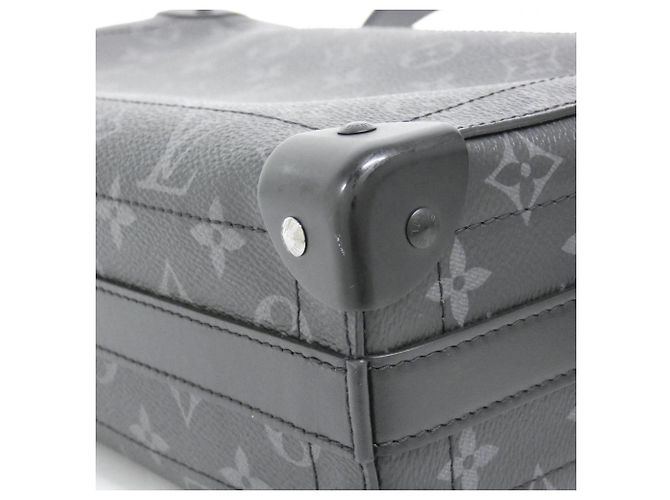 Bolsa de ombro Louis Vuitton Monogram Eclipse Seoul Trunk EW Preto - vista 3