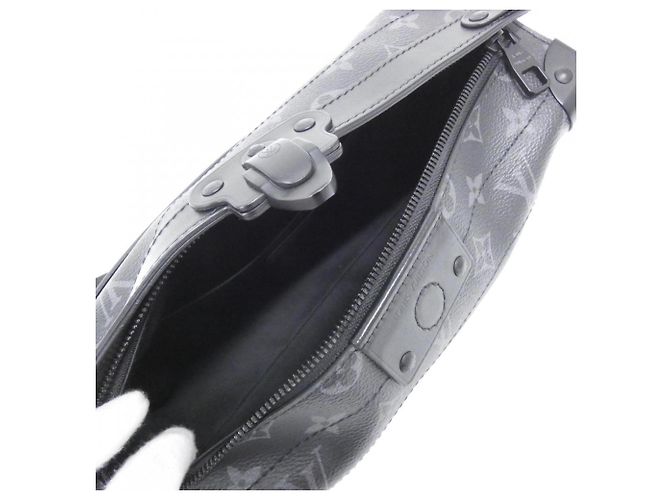 Bolsa de ombro Louis Vuitton Monogram Eclipse Seoul Trunk EW Preto - vista 9