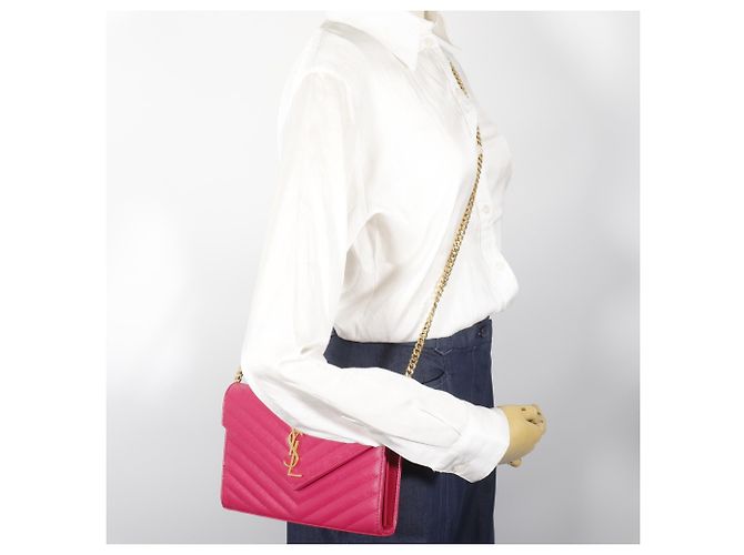 Bolsa de ombro Saint Laurent em couro acolchoado rosa com corrente - vista 18