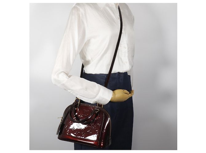 Borsa Louis Vuitton Alma BB Rosso Bordò - vista 19