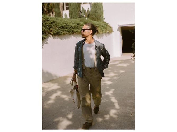 visvim Pantaloni Travailler Braces Blu Scuro - vista 4