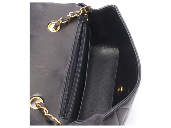 Borsa Chanel Matelassé Diana Flap Nero - vista 3