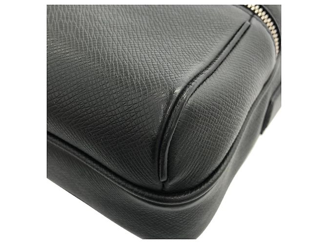 Borsa a tracolla Louis Vuitton Taiga Bumbag Outdoor Nero - vista 6