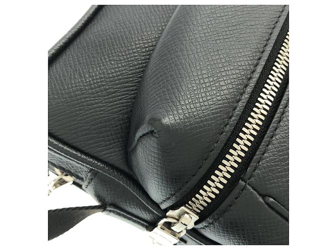 Borsa a tracolla Louis Vuitton Taiga Bumbag Outdoor Nero - vista 7