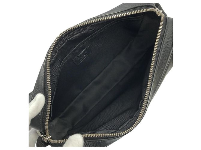 Borsa a tracolla Louis Vuitton Taiga Bumbag Outdoor Nero - vista 9