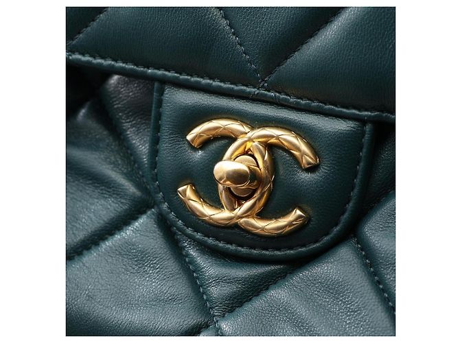 Borsa a tracolla Chanel Matelassé verde - vista 10