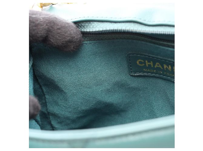 Borsa a tracolla Chanel Matelassé verde - vista 6