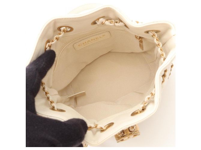 Borsa a secchiello Chanel Matelassé con coulisse Bianco - vista 3