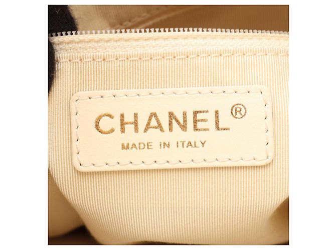 Borsa a secchiello Chanel Matelassé con coulisse Bianco - vista 4