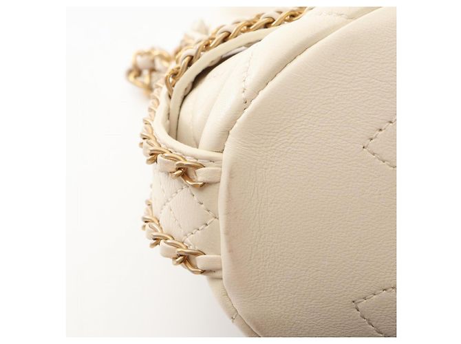 Borsa a secchiello Chanel Matelassé con coulisse Bianco - vista 6
