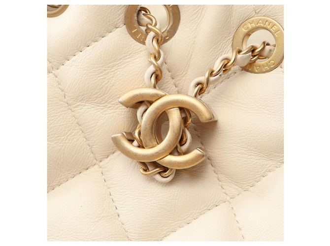 Borsa a secchiello Chanel Matelassé con coulisse Bianco - vista 7