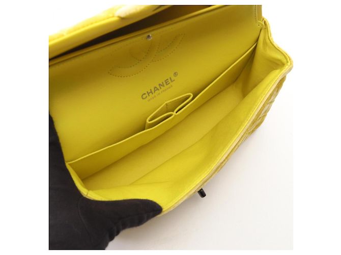 Borsa a tracolla Chanel Yellow Matelassé Double Flap Giallo - vista 3