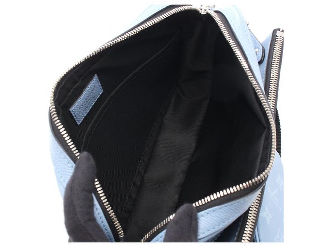Borsa a tracolla Louis Vuitton Trio Messenger Taigarama Blu - vista 3