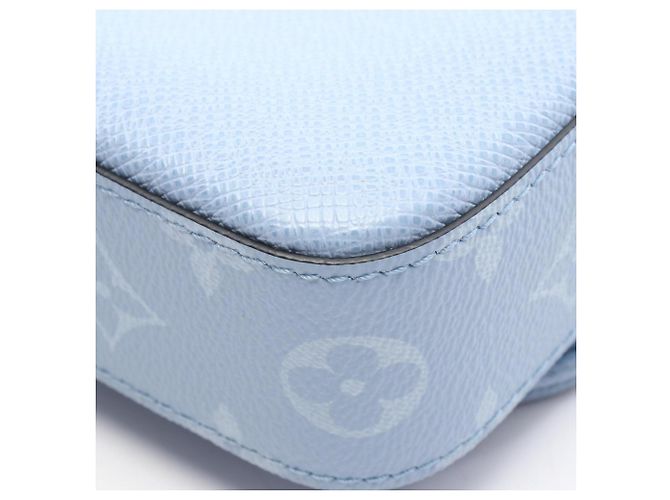 Borsa a tracolla Louis Vuitton Trio Messenger Taigarama Blu - vista 4
