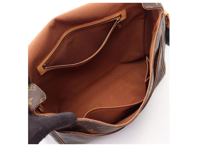 Bolsa de Ombro Louis Vuitton Abesses Marrom Monograma - vista 3