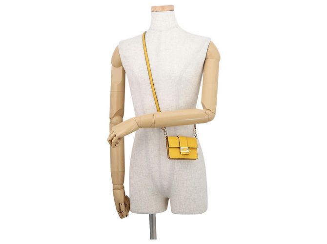 Borsa a tracolla Fendi Micro Flat Baguette Giallo - vista 4