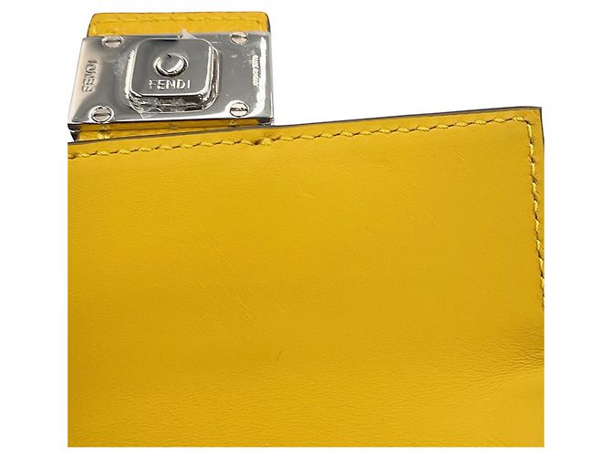 Borsa a tracolla Fendi Micro Flat Baguette Giallo - vista 9