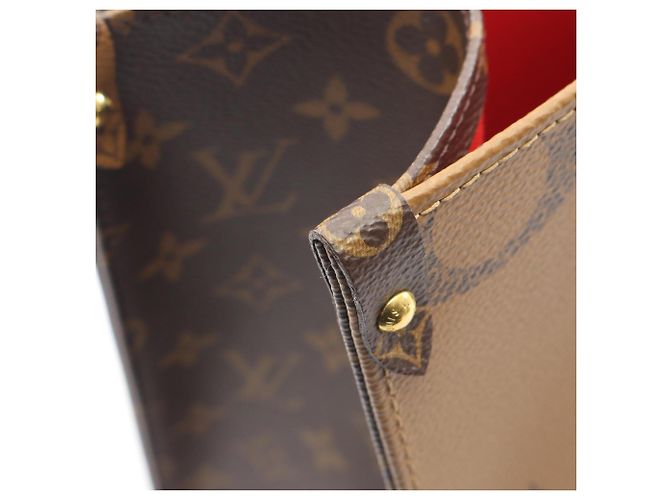 Borsa Tote Louis Vuitton OnTheGo MM Monogram Giant Reverse Marrone Beige - vista 5