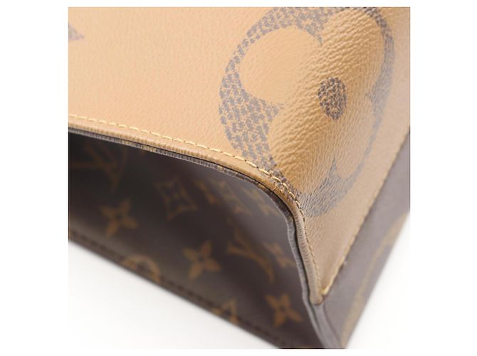 Borsa Tote Louis Vuitton OnTheGo MM Monogram Giant Reverse Marrone Beige - vista 6