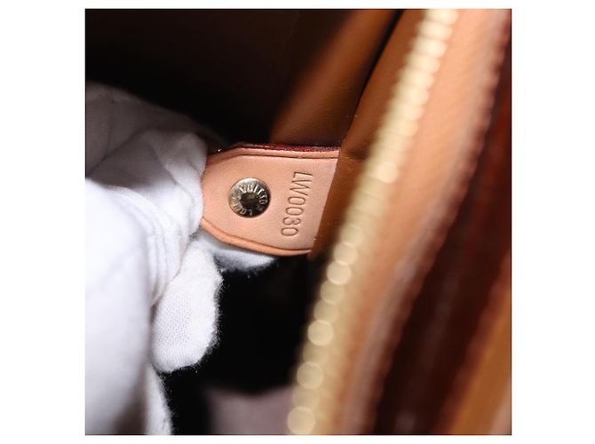 LOUIS VUITTON Bolso Monogram Vernis Houston Bronze M91122 LV Auth 188786A Bronce - vista 11