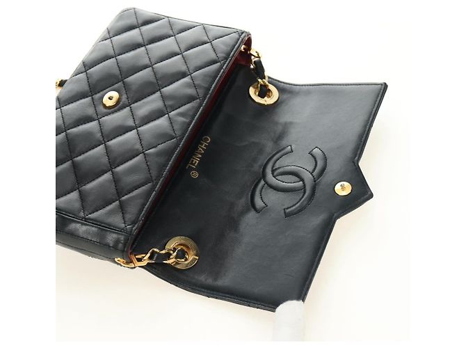 CHANEL Borsa a Spalla Chain Matelasse in Pelle di Agnello Nera e Oro CC Auth 187203SAV Nero D'oro - vista 20