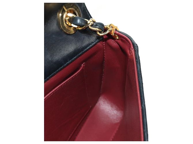 CHANEL Borsa a Spalla Chain Matelasse in Pelle di Agnello Nera e Oro CC Auth 187203SAV Nero D'oro - vista 24
