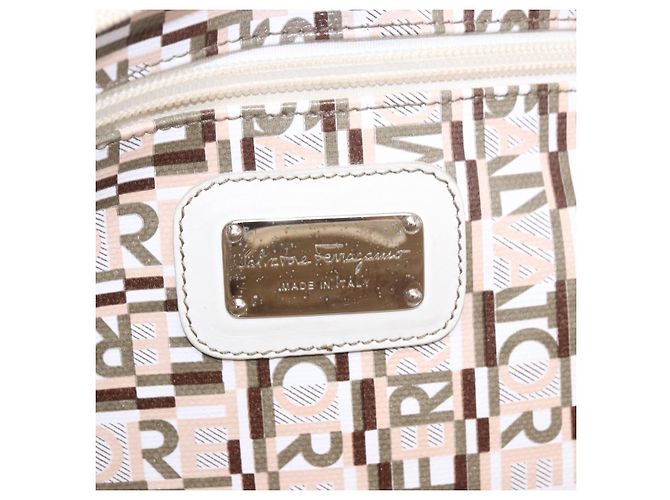 Borsa Salvatore Ferragamo in PVC e pelle bianco argento Auth bs35706 - vista 17