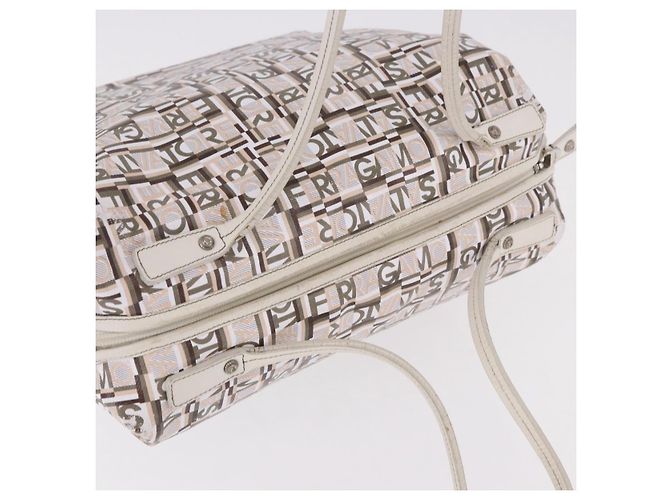 Borsa Salvatore Ferragamo in PVC e pelle bianco argento Auth bs35706 - vista 6