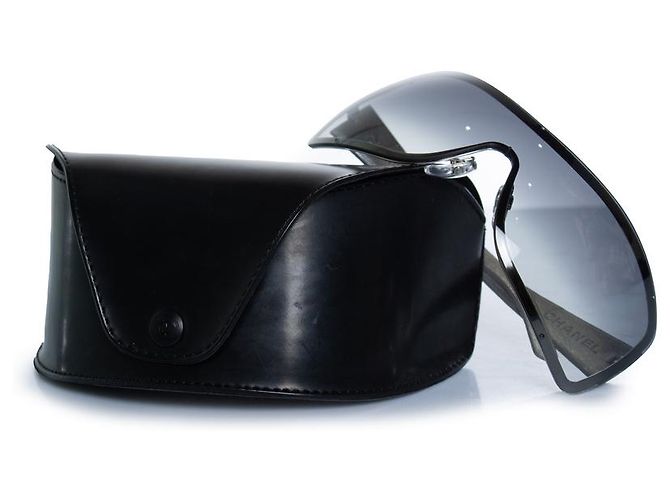 Chanel, Occhiali da sole Shield con stanghette trapuntate Argento - vista 3