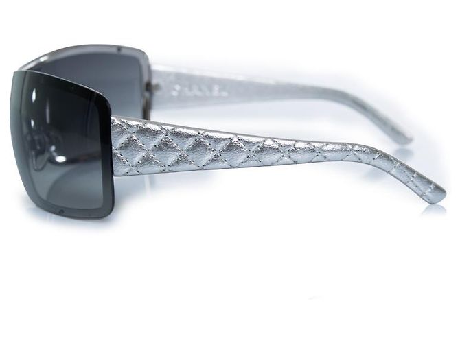 Chanel, Occhiali da sole Shield con stanghette trapuntate Argento - vista 4
