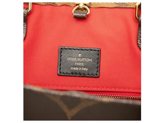 Bolsa Tote Louis Vuitton Monogram Giant Reverse OnTheGo MM Marrom - vista 5