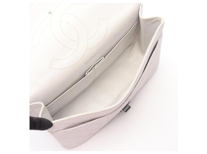 Borsa Chanel 2.55 Matelassé Maxi Mademoiselle Chain Double Flap Bianco - vista 3