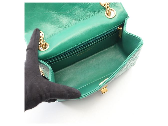 Borsa a tracolla Chanel 2.55 Mini Matelassé in pelle Verde - vista 3