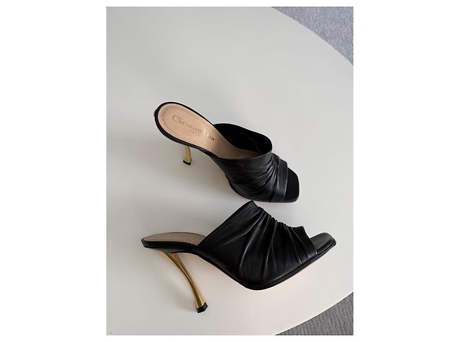 Christian Dior Mule-Heels aus schwarzem gerafftem Leder - Ansicht 2