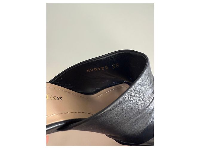Christian Dior Mule-Heels aus schwarzem gerafftem Leder - Ansicht 3