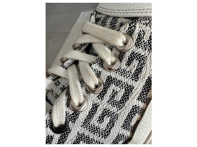 Givenchy Low-Top-Sneaker aus Monogramm-Canvas und Leder Schwarz Weiß - Ansicht 4