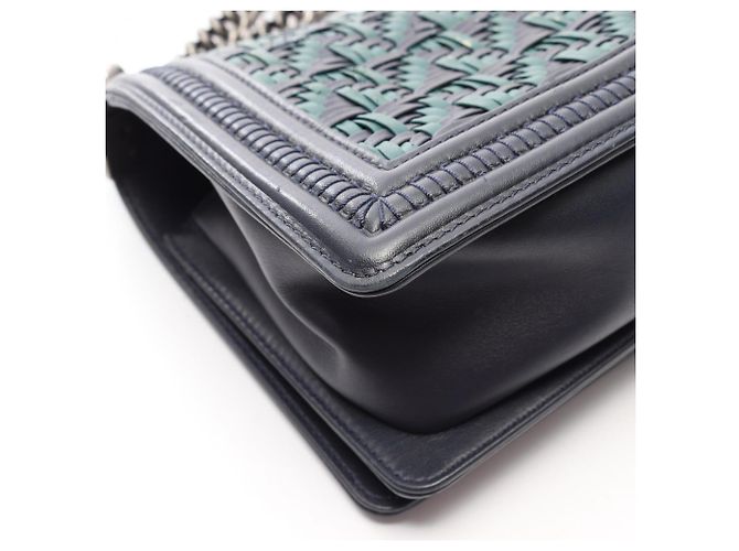 Borsa a tracolla Chanel Boy in pelle intrecciata Verde Blu navy - vista 12